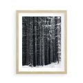 Plakat w ramie 40x50 - Leśna Cisza: Malowniczy Pejzaż Zimą - las zimą, ośnieżone pnie drzew - rama drewno