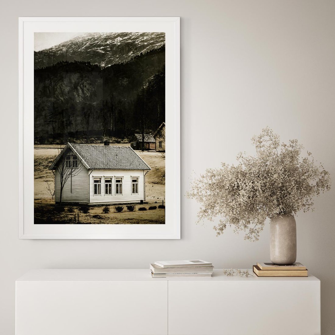 Plakat bez ramy 50x70 - Ciepło i Urok Górskiego Domku - domek w górach, sepia