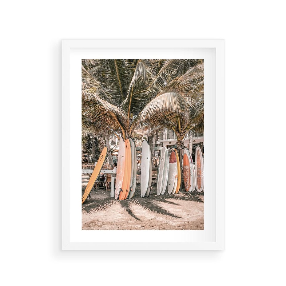 Plakat w ramie 30x40 - Surfingowy Raj - deski surfingowe, na plaży - rama biała