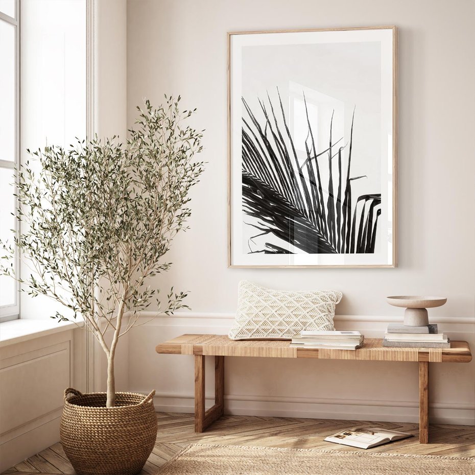 Plakat w ramie 50x70 - Sztuka Natury: Monochromatyczna Palma - palma, czarno białe zdjęcie - rama drewno