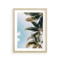 Plakat w ramie 30x40 - Pod Błękitnym Niebem - palmy, ujęcie z dołu - rama drewno