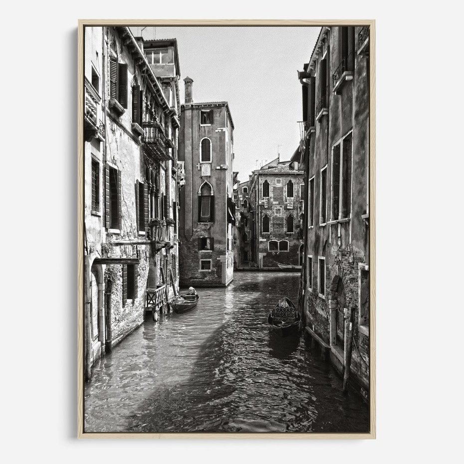 Obraz w ramie 70x100 - Weneckie Kanały - czarno białe zdjęcie, wenecja - rama drewno
