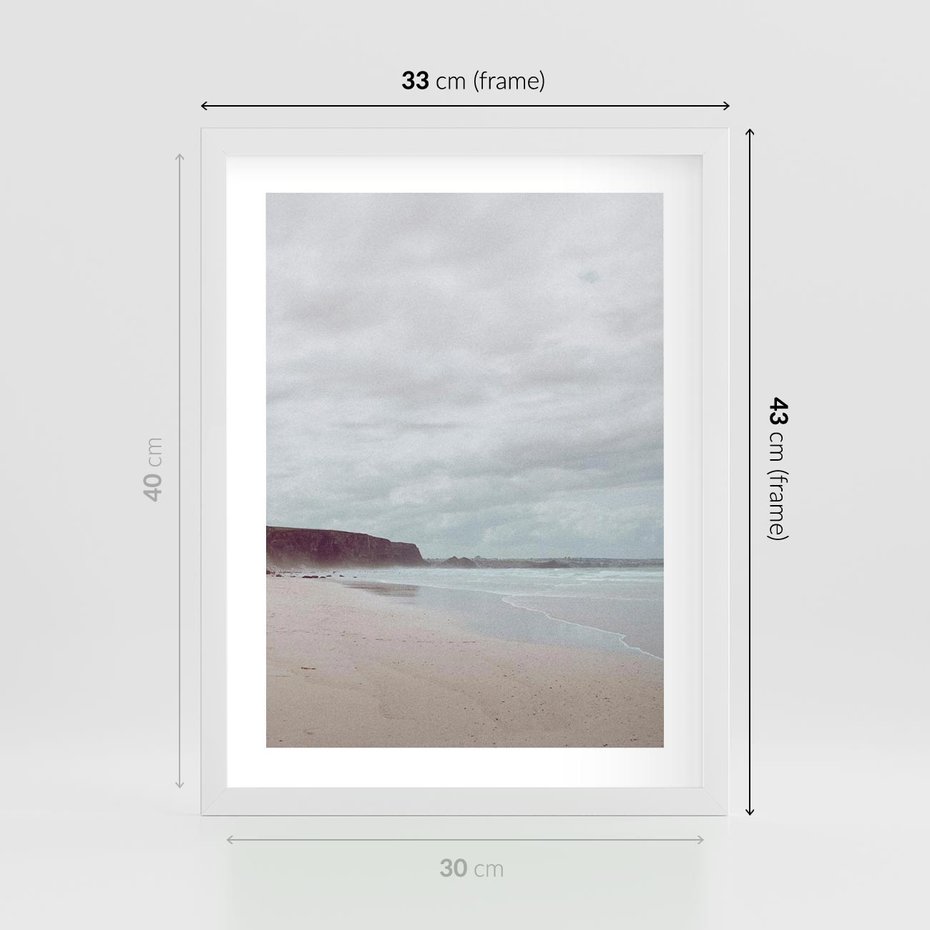 Plakat w ramie 30x40 - Mglista Plaża - plaża, mglisty krajobraz - rama biała