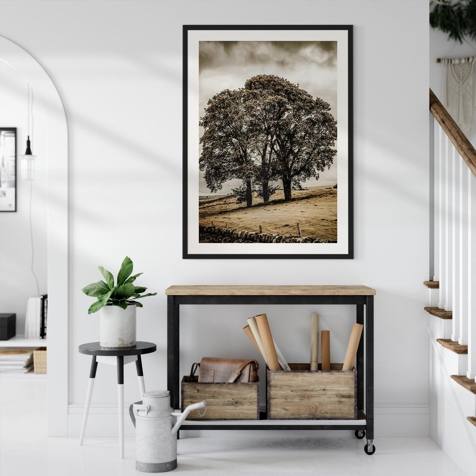 Plakat bez ramy 21x30 - Spokojna Osamotniona Chwila - beżowe kolory, samotne drzewo na polu