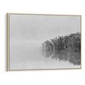 Obraz w ramie 100x70 - Mglisty Brzeg Jeziora - czarno białe zdjęcie, zamglone jezioro - rama drewno