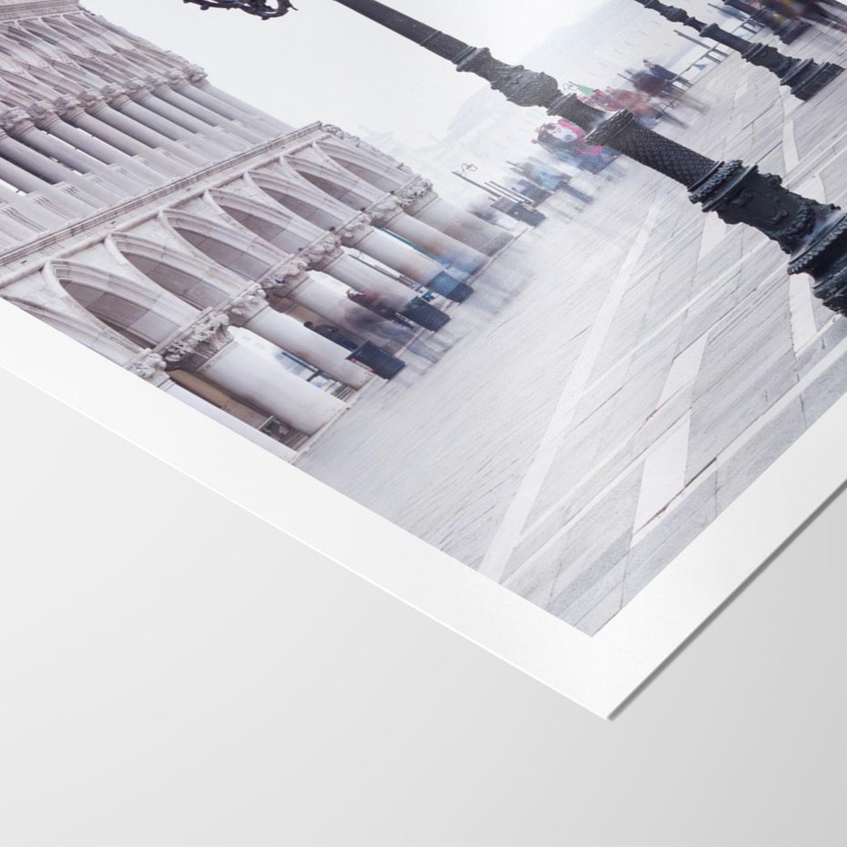 Plakat bez ramy 30x40 - Przemijający urok miasta - miasto, uliczka