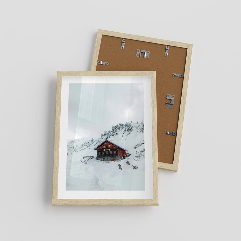 Plakat w ramie 30x40 - Zimowa Magia - domek, śnieg - rama drewno