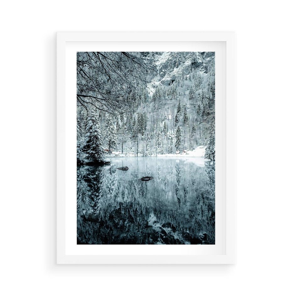 Plakat w ramie 50x70 - Zimowy Raj - zimowy górski krajobraz, jezioro w górach - rama biała