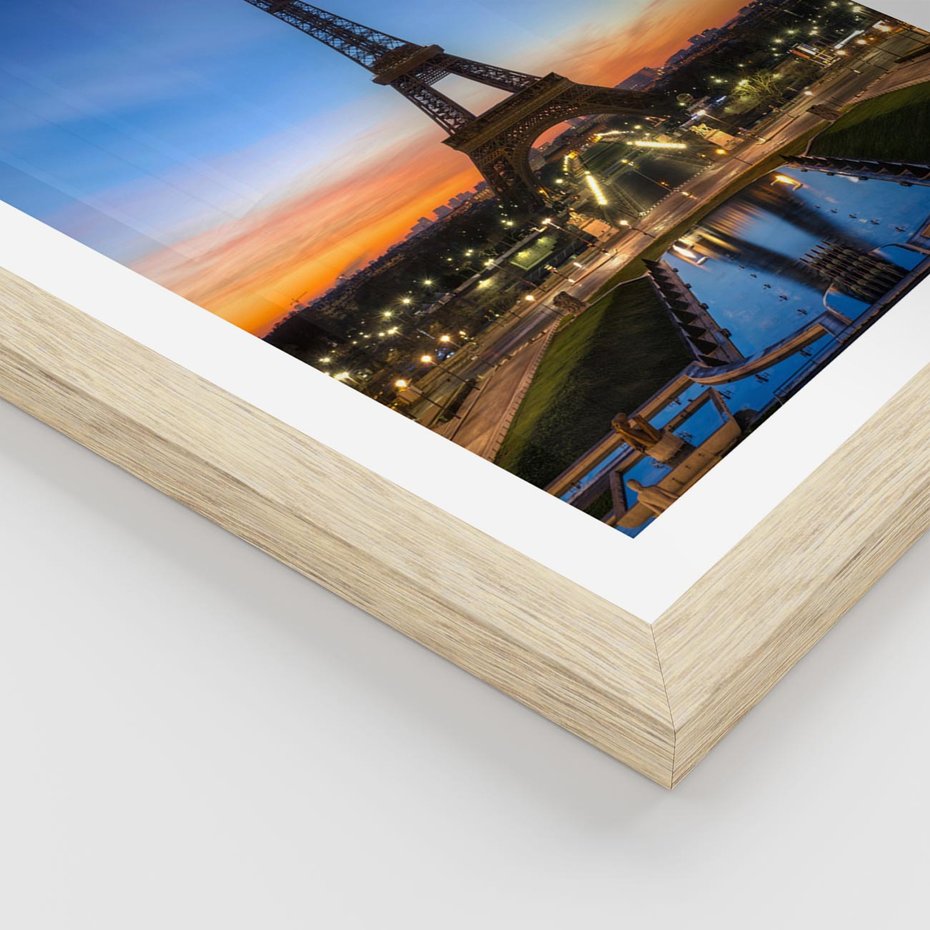 Plakat w ramie 40x50 - Wieża Eiffla w Innej Odsłonie - wieża, Eiffla - rama drewno