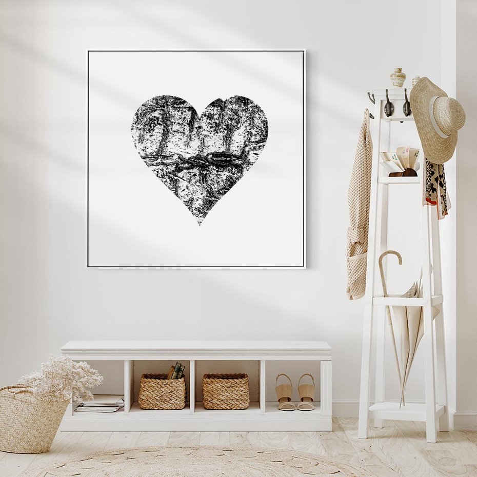 Obraz w ramie 80x80 - Drzewo Serca - czarne serce, tekstura jak kora drzewa - rama biała