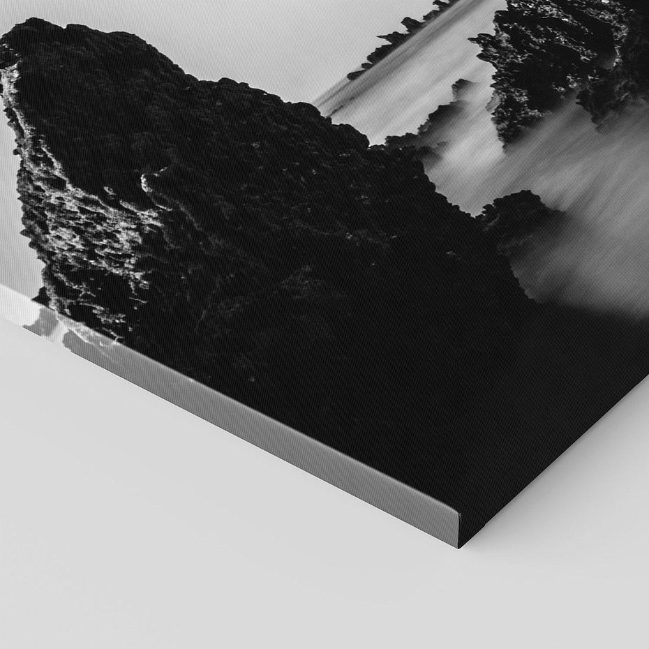 Obraz na płótnie 100x50 - Harmonia świateł i cieni - zamglona dzika plaża, skały na plaży