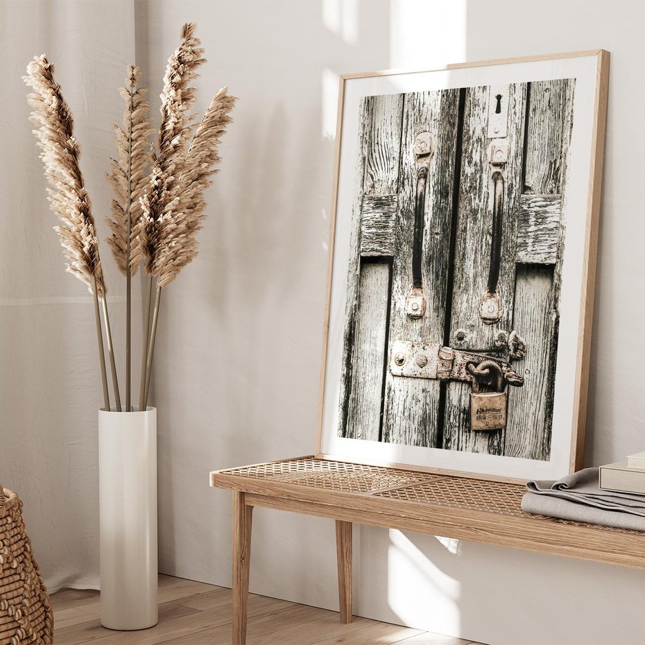 Plakat w ramie 40x50 - Retro Drzwi: Zamknięta Tajemnica - stare drzwi, kłódka - rama drewno