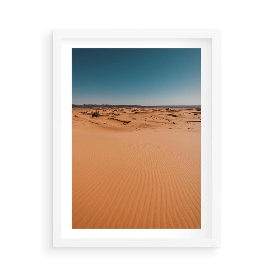 Plakat w ramie 50x70 - Piasek w Przytulnym Wnętrzu - pustynia, piasek - rama biała
