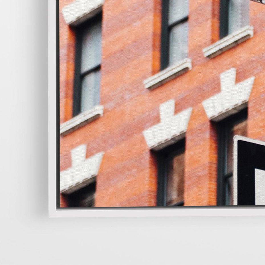 Obraz w ramie 100x70 - Namiastka wielkiego miasta - Nowy Jork, drogowskaz - rama biała