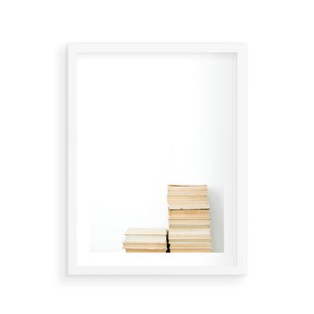 Plakat w ramie 50x70 - Estetyka Literatury - stos książek, minimalistyczna kompozycja - rama biała