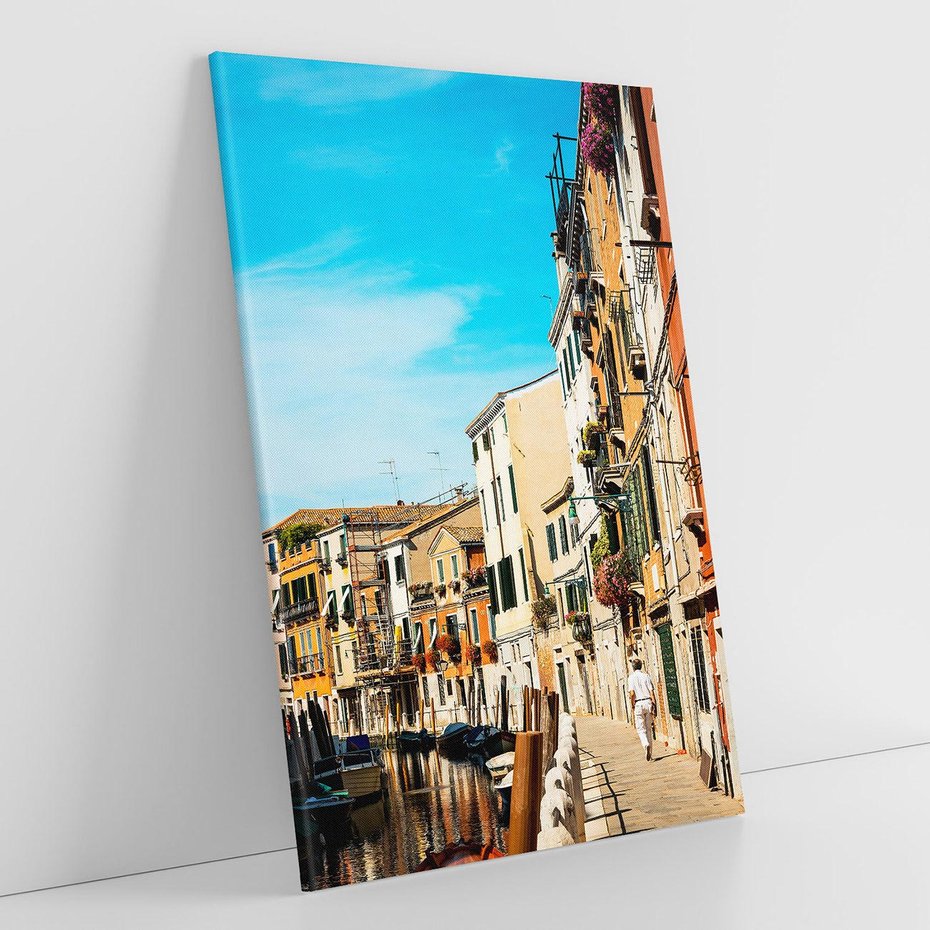 Obraz na płótnie 70x100 - Magia Miejskiego Krajobrazu - uliczka, perspektywa