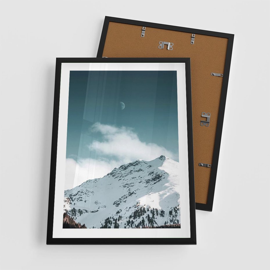 Plakat w ramie 50x70 - Nocna Magia w Górach - fotografia, śnieg - rama czarna