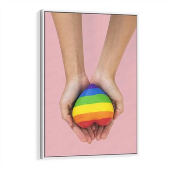 Obraz w ramie 70x100 - Miłość na Dłoniach - zdjęcie, dłonie trzymają ulepione tęczowe serce - rama biała