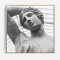 Obraz w ramie 80x80 - Zaklęta w Kamieniu - antyczna rzeźba kobiety na fotografii, czarno biała - rama drewno