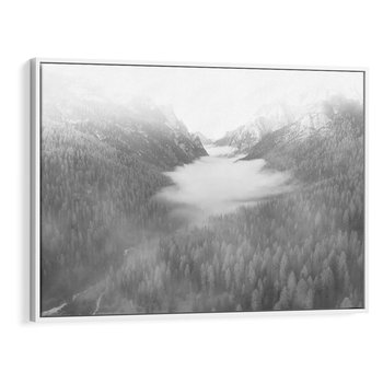 Obraz w ramie 120x80 - Szare Góry - zamglony krajobraz, las - rama biała