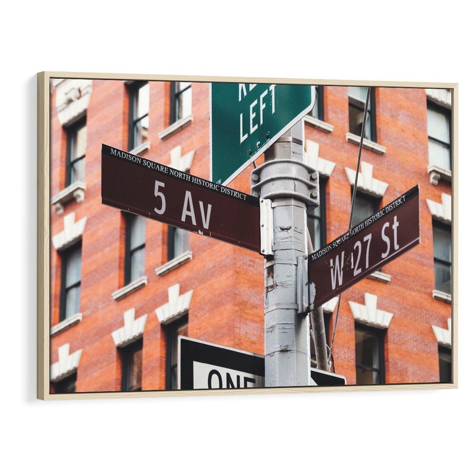 Obraz w ramie 120x80 - Namiastka wielkiego miasta - Nowy Jork, drogowskaz - rama drewno