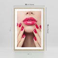 Plakat w ramie 50x70 - Wyrażenie Piękna - paznokcie, usta - rama drewno