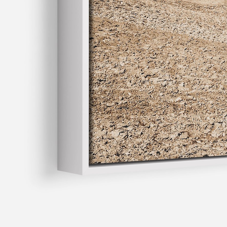 Obraz w ramie 50x70 - Refleksyjny taniec myśli - pustynny krajobraz, odcienie sepii - rama biała