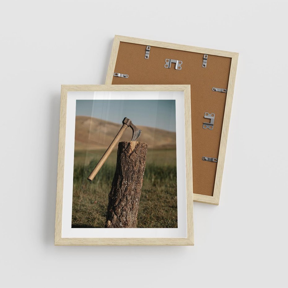 Plakat w ramie 40x50 - Lasowa siła w drewnie - las, siekiera - rama drewno