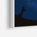 Obraz w ramie 100x70 - Nocne Tajemnice Pustyni - gwieździsta noc, granatowe niebo - rama biała