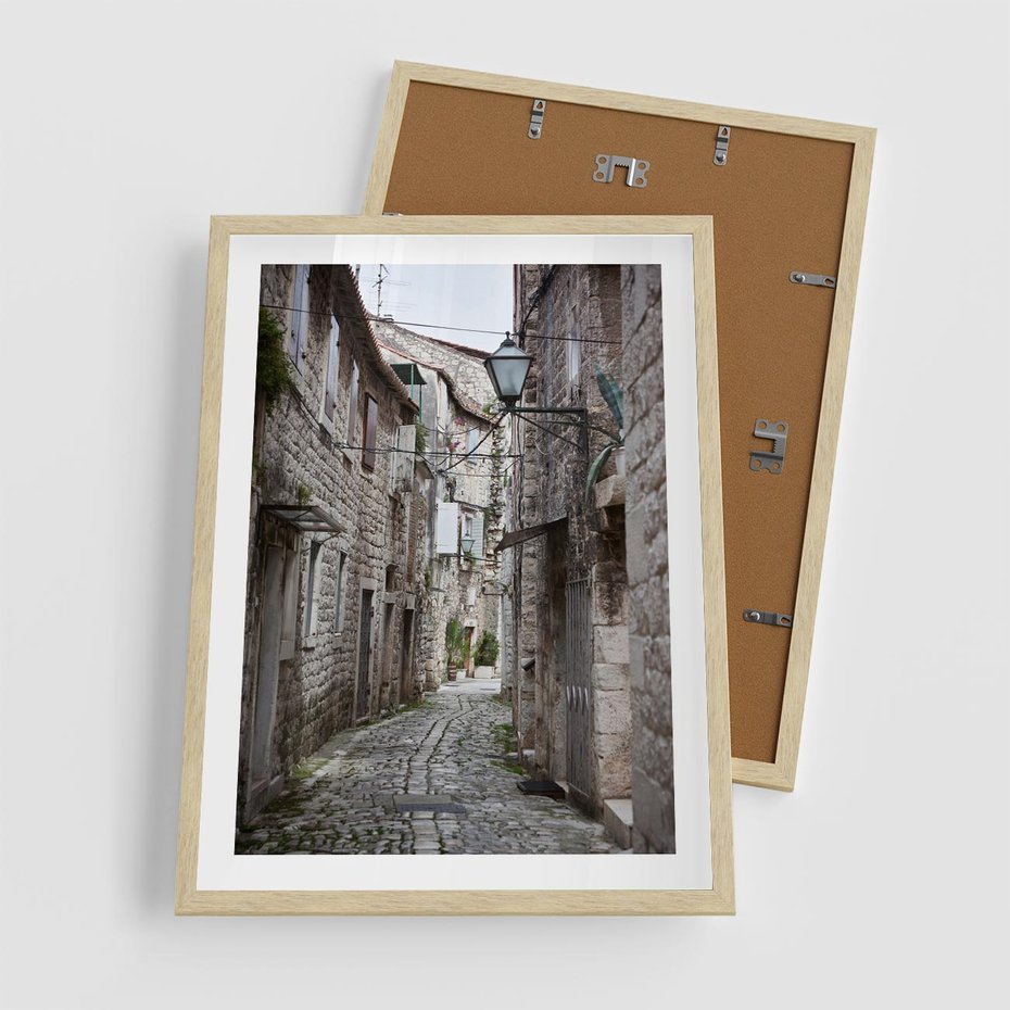 Plakat w ramie 50x70 - Malownicza uliczka we Włoszech - uliczka, Włoch - rama drewno