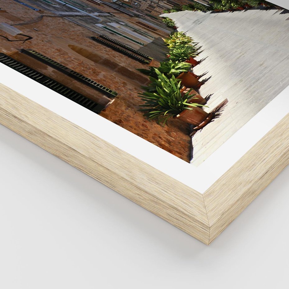 Plakat w ramie 40x50 - Urok uliczki: perspektywa miasta - uliczka, perspektywa - rama drewno