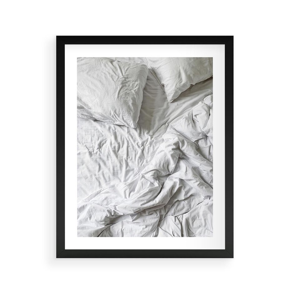 Plakat w ramie 40x50 - Biała Pościel na Łóżku - biała pościel, łóżko - rama czarna