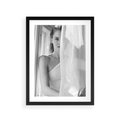 Plakat w ramie 30x40 - Za Firanką - czarno białe zdjecie, piękny portret eterycznej kobiety - rama czarna
