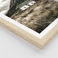 Plakat w ramie 30x40 - Biały Domek w Sepii: Wiejski Urok - domek w górach, kolory sepii - rama drewno