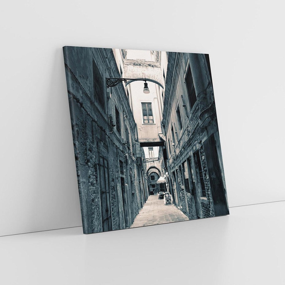 Obraz na płótnie 80x80 - Odkryj tajemnice miasta - uliczka, perspektywa