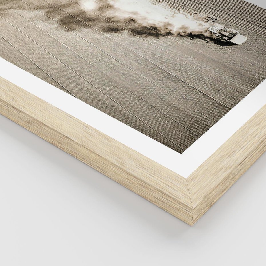 Plakat w ramie 30x40 - Żniwa na Wsi - pole, traktor na polu - rama drewno