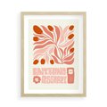 Plakat w ramie 50x70 - Migotliwa Euforia - kompozycja w łososiowym kolorze, kwiaty - rama drewno