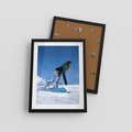 Plakat w ramie 30x40 - Snowboard na zimowych zboczach - snowboard, zima - rama czarna