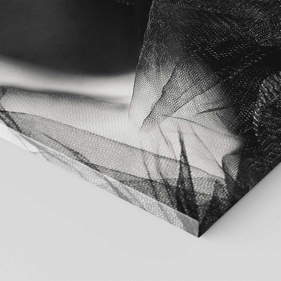 Obraz na płótnie 80x120 - Zmysłowe usta damy - kobieta, usta