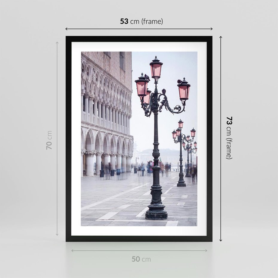 Plakat w ramie 50x70 - Przemijający urok miasta - miasto, uliczka - rama czarna