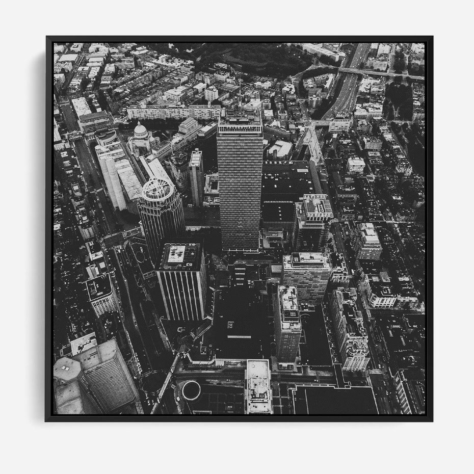 Obraz w ramie 50x50 - Kontrastujące miasto - miasto, biało - rama czarna
