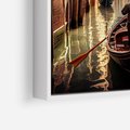 Obraz w ramie 80x80 - Spokojna Wenecja - gondolier w gondoli, kanały Wenecji - rama biała
