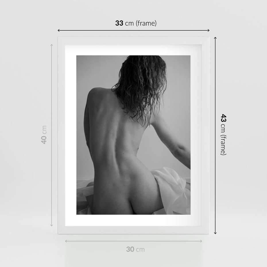 Plakat w ramie 30x40 - Piękno o Poranku - czarno biała fotografia, akt kobiecy - rama biała