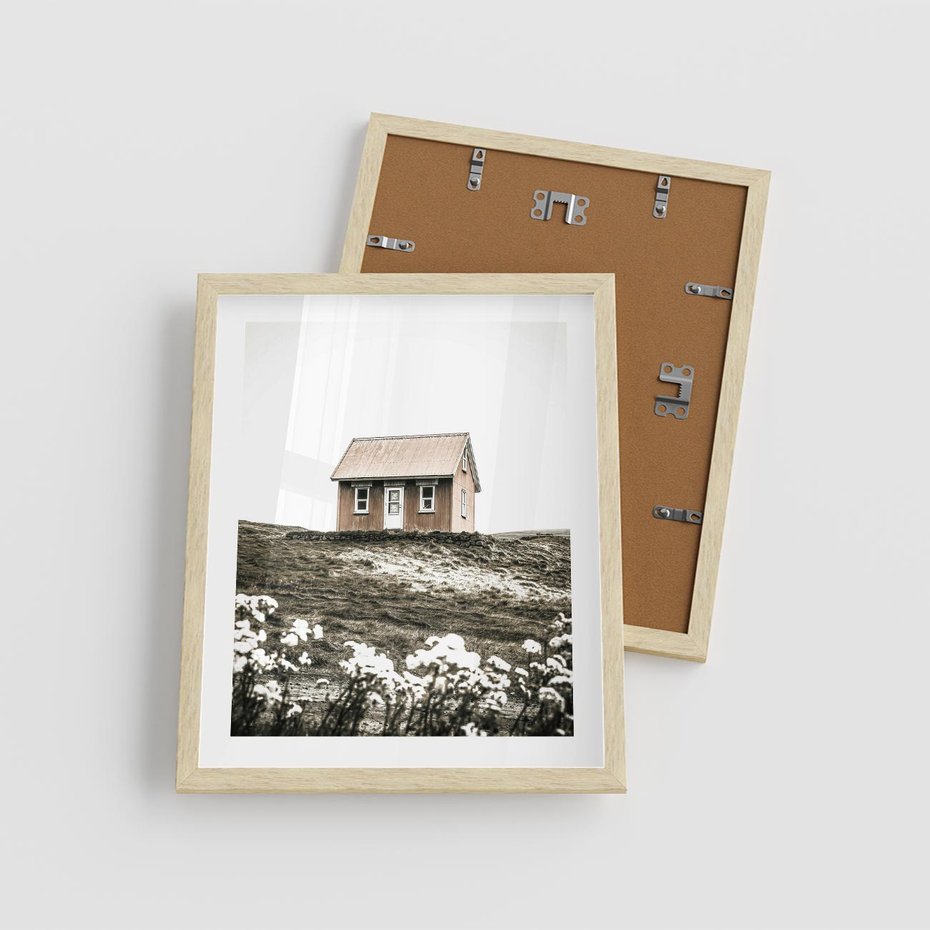 Plakat w ramie 40x50 - Krajobraz z Przeszłości: Kwitnąca Łąka w Sepii - domek na wzgórzu, kwitnąca łąka - rama drewno