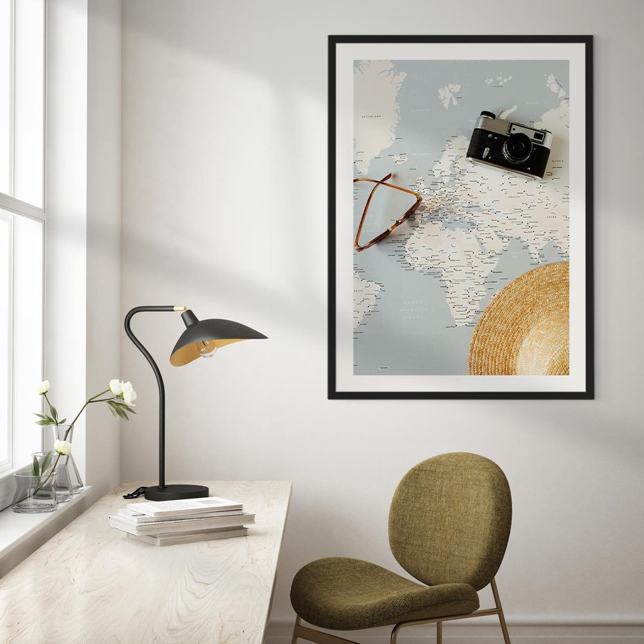 Plakat w ramie 40x50 - Świat w Kadrze - mapa, aparat - rama czarna