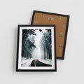 Plakat w ramie 40x50 - Droga przez Zimowy Las - drzewa, śnieg - rama czarna