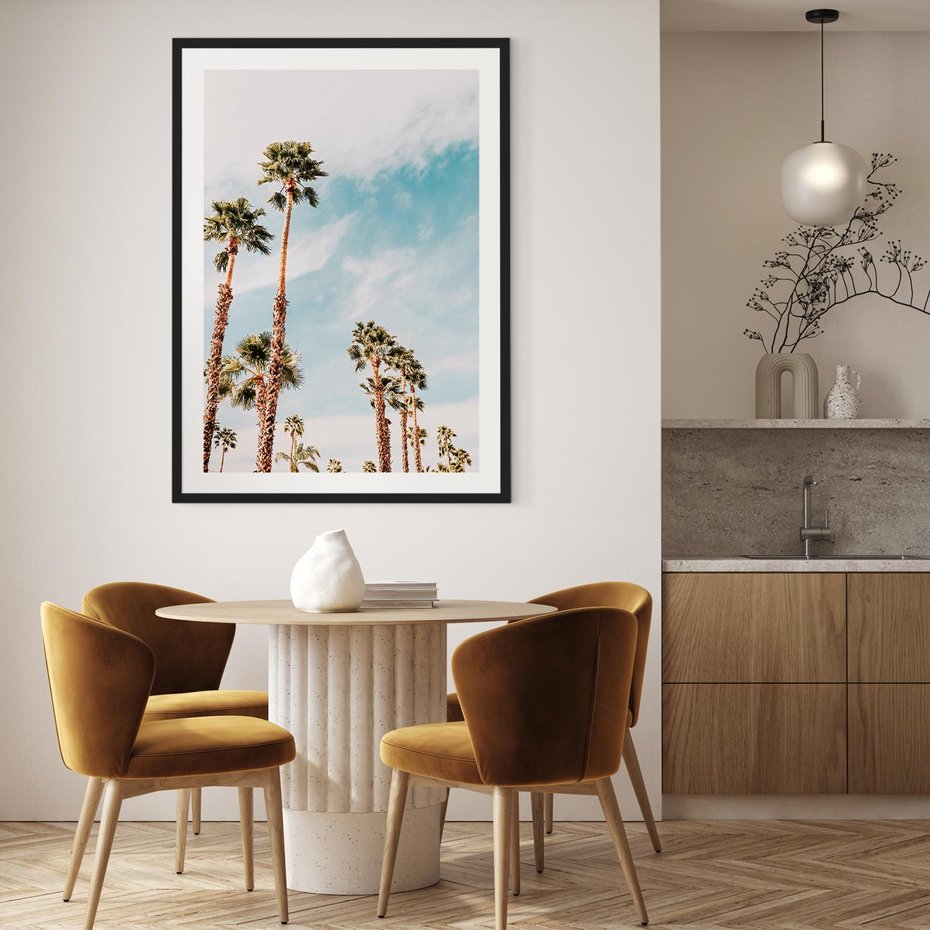 Plakat bez ramy 40x50 - Tropikalna Sielskość: Palmy i Błękitne Niebo - palmy na tle błękitnego nieba