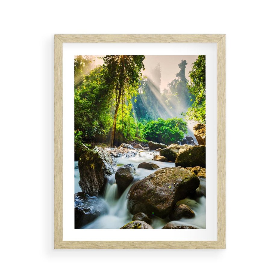 Plakat w ramie 40x50 - Idylliczny strumyk w urokliwym lesie - strumyk, las - rama drewno