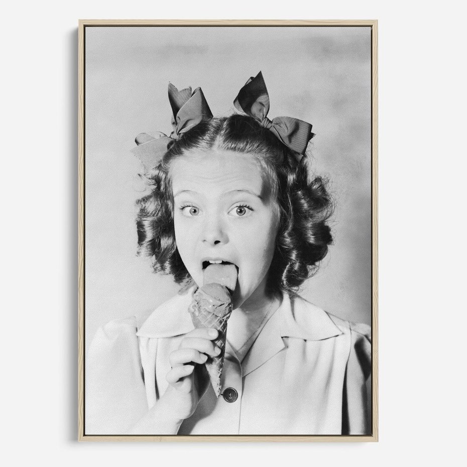 Obraz w ramie 80x120 - Pyszny Deser - retro zdjęcie, czarno białe - rama drewno