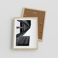 Plakat w ramie 30x40 - Geometryczna Asymetria - architektura, czarno białe zdjęcie - rama drewno
